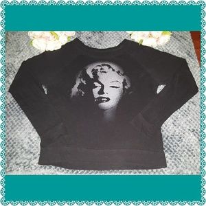 Ladies sz Medium Marilyn Monroe long sleeve shirt.